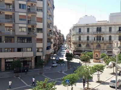 L�immagine � rimasta in quel punto fino all�immediato Dopoguerra, quando secondo lo storico Vito Melchiorre �la villetta venne demolita e con essa la piccola edicola�. In effetti ora al posto della clinica sorge un alto palazzo moderno e dell�antica edicola votiva non c�� pi� traccia